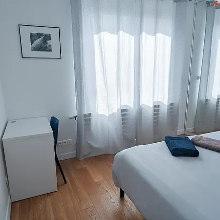 La Maison Calme Et Lumineuse, Jardin, Proche Métro Hébergement de vacances *