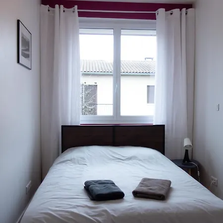 La Maison Calme Et Lumineuse Avec Jardin Holiday home *