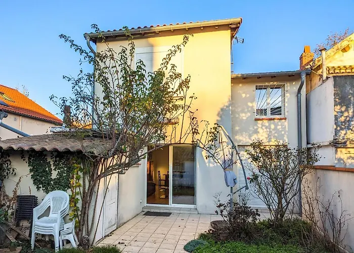 La Maison Calme Et Lumineuse, Jardin, Proche Métro Hébergement de vacances *